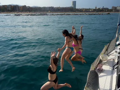 Charter privato di 2 ore in barca a Barcellona